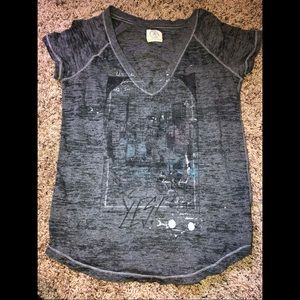 Gray AE v-neck T-shirt